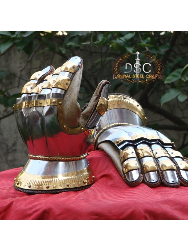 DSC-A112 GAUNTLETS
